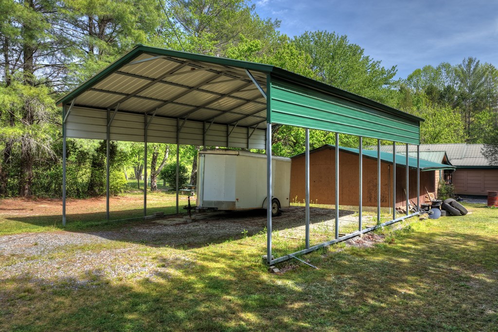 111 Candlewood Lane Blue Ridge, GA 30513 - Photo 21 of 57 a view of a backyard
