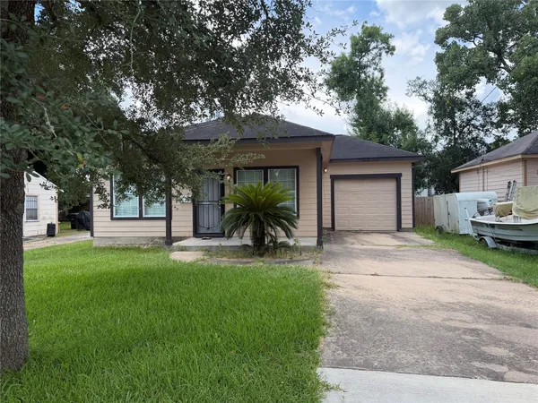 $2,000 | 4516 White Rock Street, Unit A, Houston, TX 77051