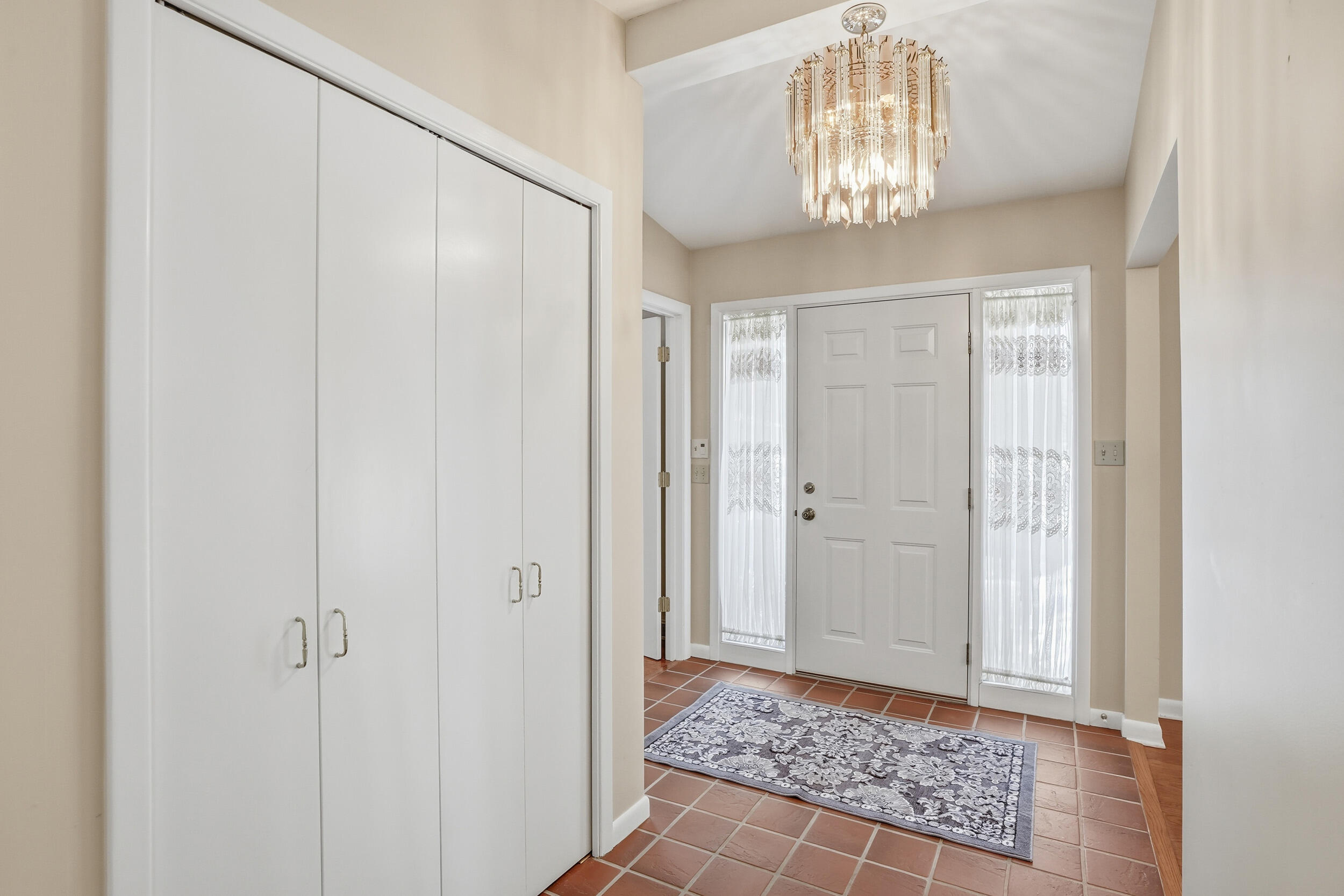 10023 Redbud Road Munster, IN 46321 - Photo 5 of 34 2500x1667
