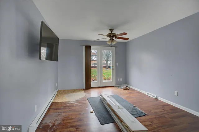 a view of room with window and ceiling fan