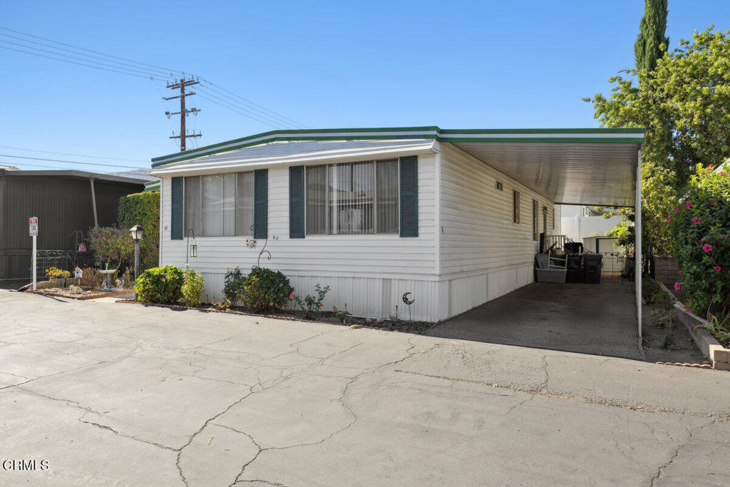 1550 Rory Lane, Unit 82 Simi Valley, CA 93063 - Photo 3 of 27 a front view of a house with a yard