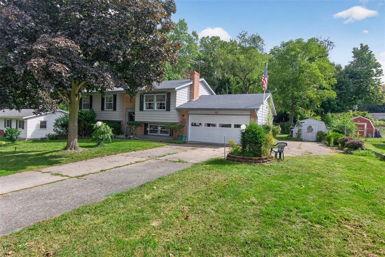 611 Charleston Road Lansing, MI 48917 - Photo 46 of 49 Gallery Image 46