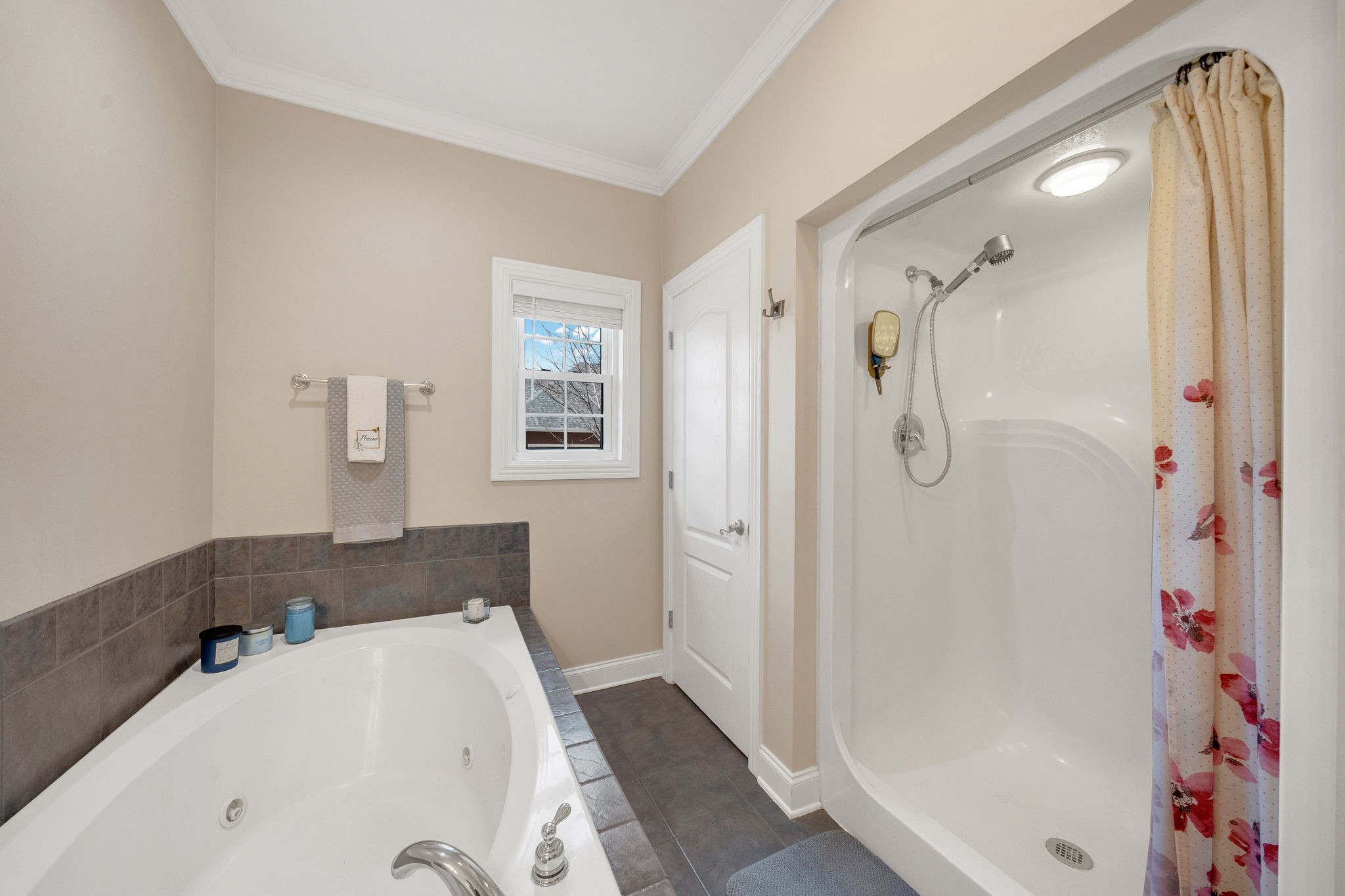495 Favre Circle Winchester, TN 37398 - Photo 19 of 31 a bathroom with a tub sink and mirror