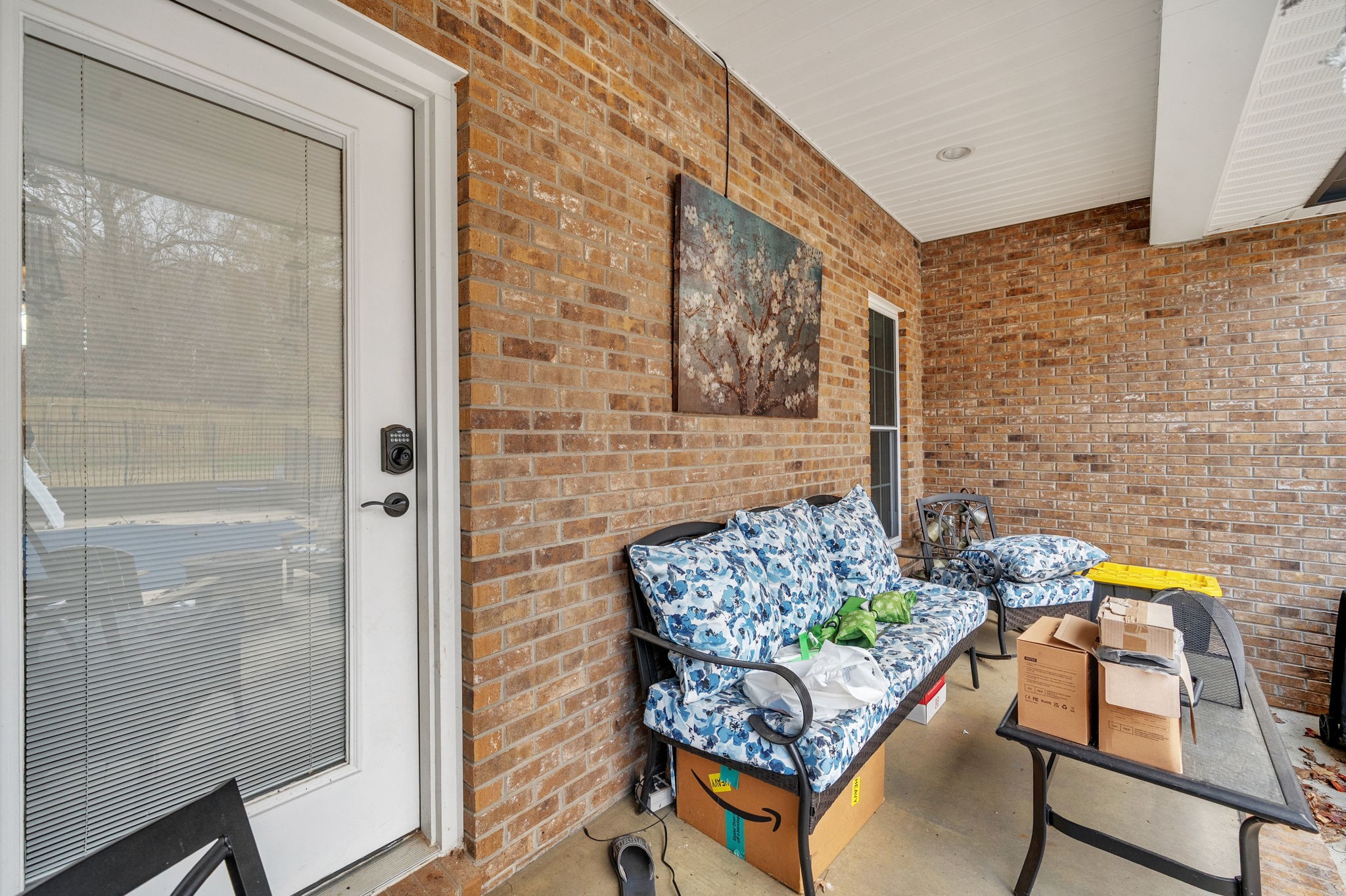 495 Favre Circle Winchester, TN 37398 - Photo 28 of 31 a living room with furniture