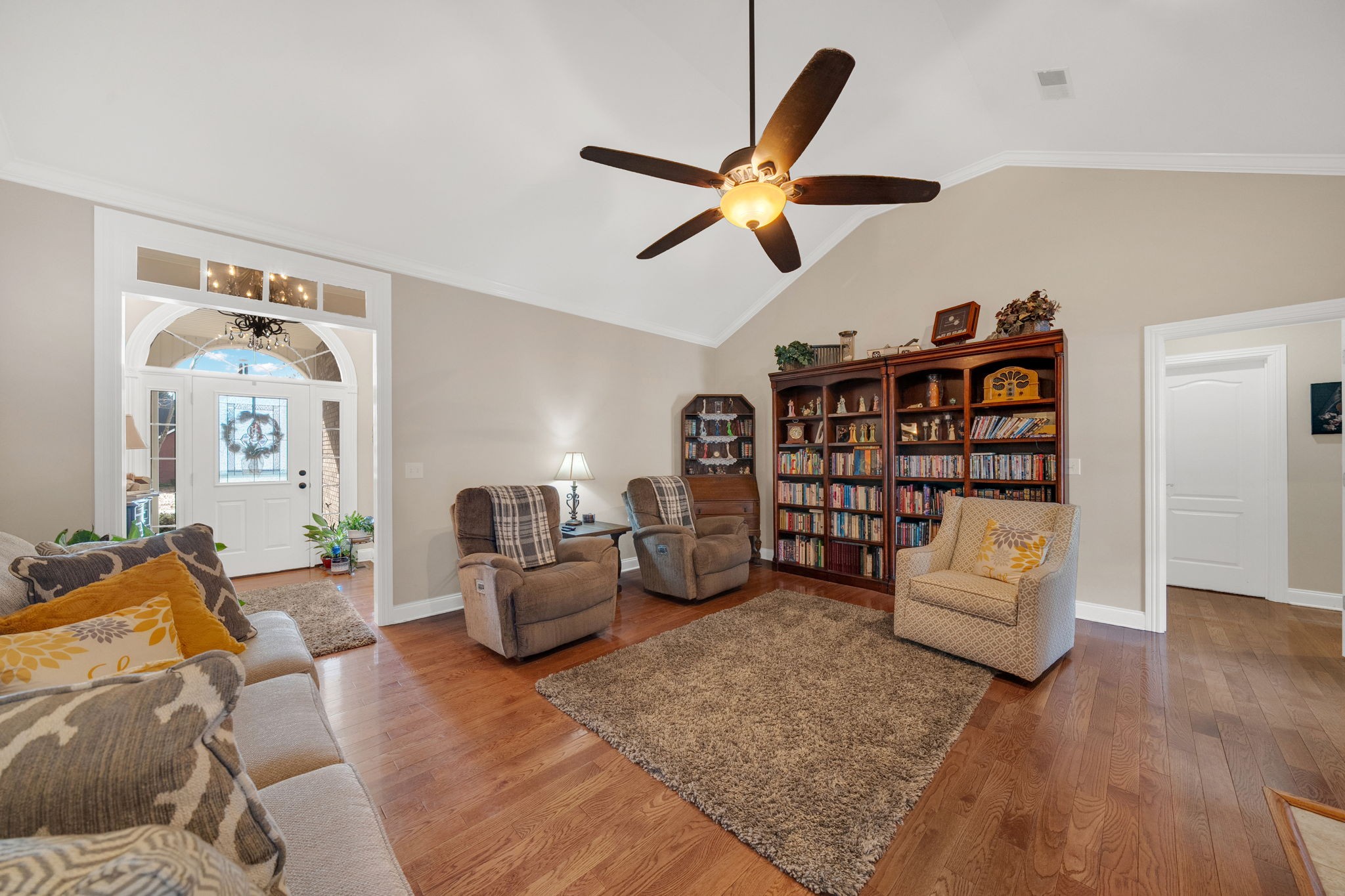 495 Favre Circle Winchester, TN 37398 - Photo 6 of 31 a living room with furniture and a book shelf