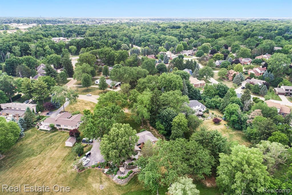 865 Viewland Drive Rochester Hills, MI 48309 - Photo 9 of 90