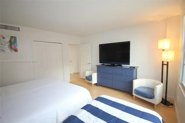 $6,500 | 5161 Collins Avenue, Unit 1004, Miami Beach, FL 33140