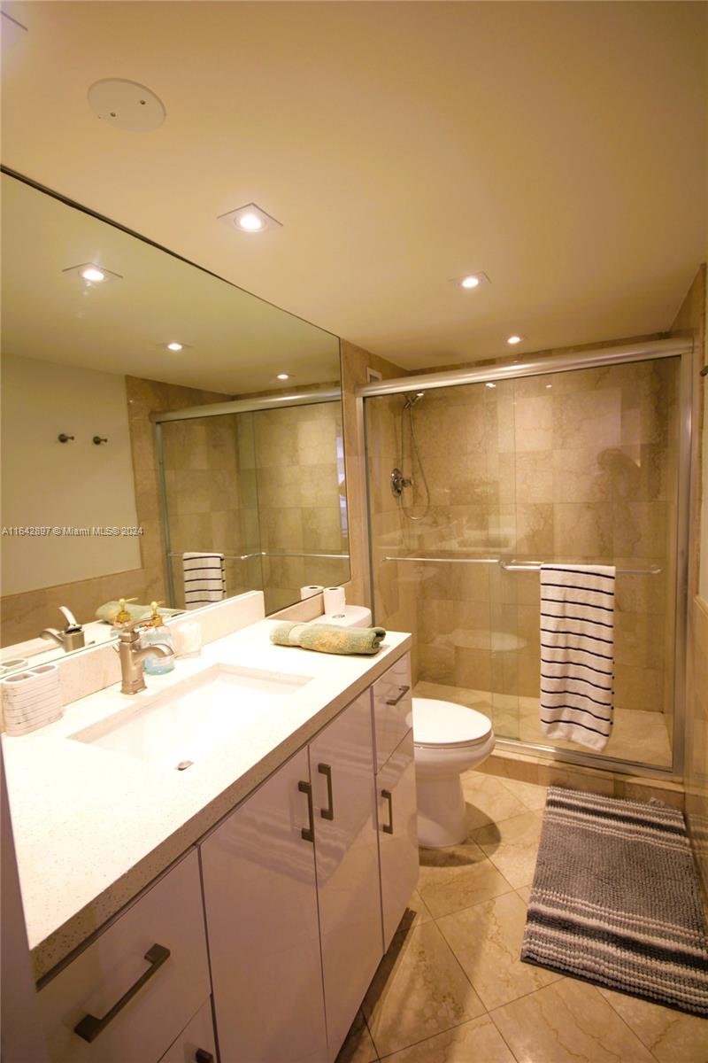 5161 Collins Avenue, Unit 1004 Miami Beach, FL 33140 - Photo 16 of 60