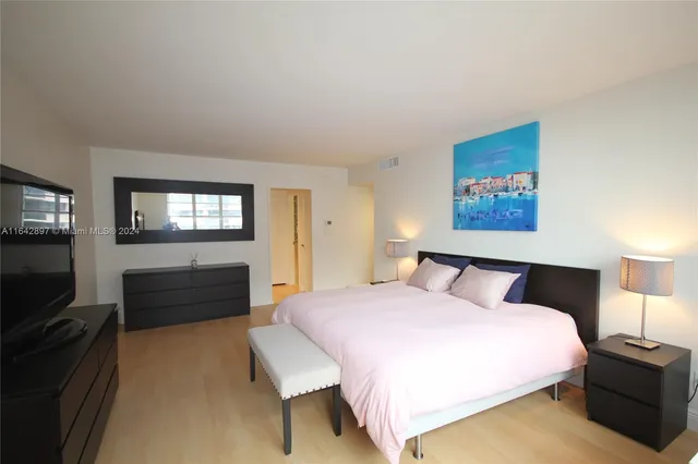 $6,500 | 5161 Collins Avenue, Unit 1004, Miami Beach, FL 33140