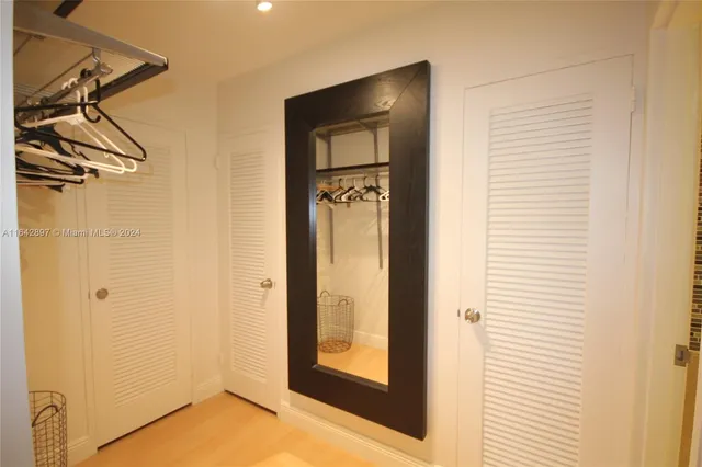 $6,500 | 5161 Collins Avenue, Unit 1004, Miami Beach, FL 33140