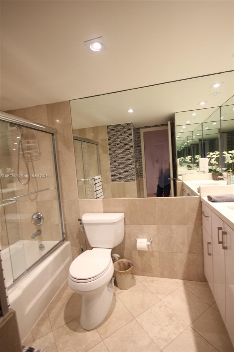 5161 Collins Avenue, Unit 1004 Miami Beach, FL 33140 - Photo 24 of 60