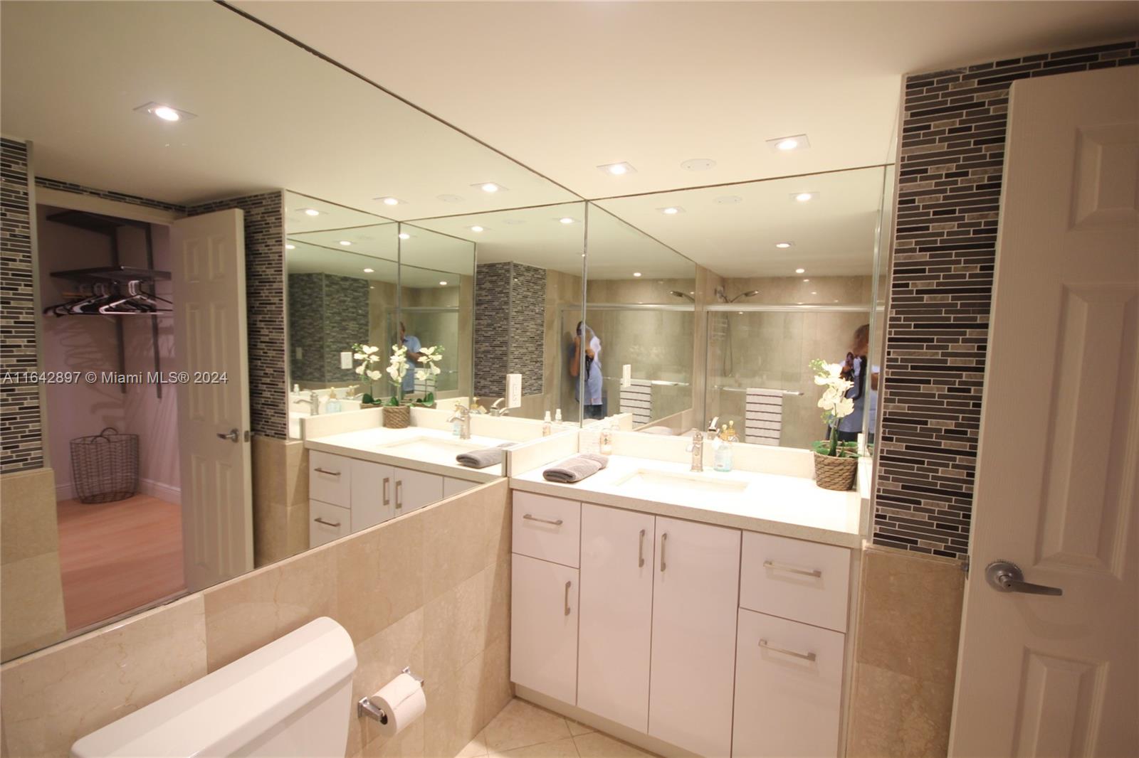 5161 Collins Avenue, Unit 1004 Miami Beach, FL 33140 - Photo 25 of 60