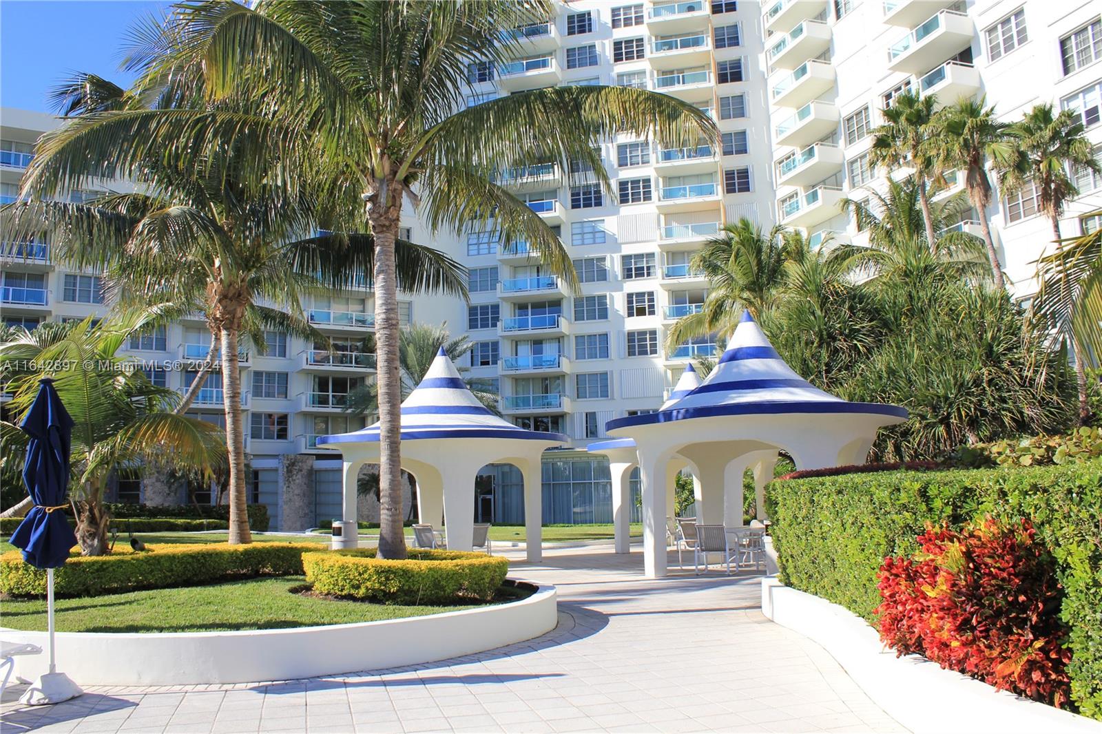 5161 Collins Avenue, Unit 1004 Miami Beach, FL 33140 - Photo 29 of 60