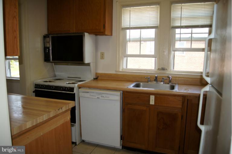 1812 Loch Shiel Road Baltimore, MD 21286 - Photo 15 of 30 Second floor apartment kitchen