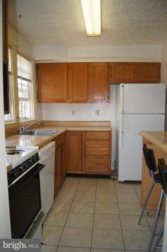 1812 Loch Shiel Road Baltimore, MD 21286 - Photo 17 of 30 Second floor apartment kitchen