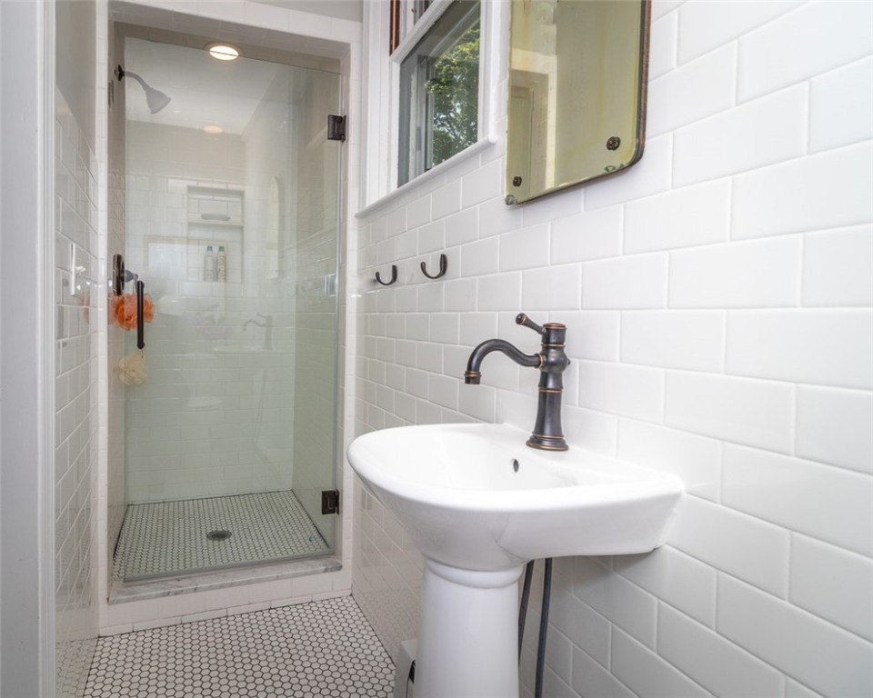 740 Ten Rod Road North Kingstown, RI 02852 - Photo 21 of 42