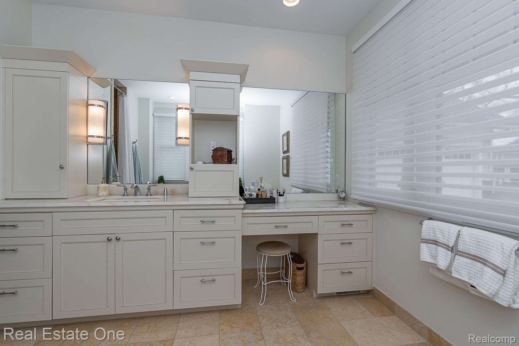 420 West 3rd Street Rochester, MI 48307 - Photo 17 of 37 Primary bath