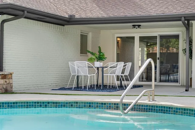 a view of a house with backyard and porch