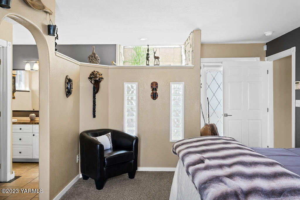 15010 Fisk Road Yakima, WA 98908 - Photo 22 of 45 a bedroom with a bed and a couch