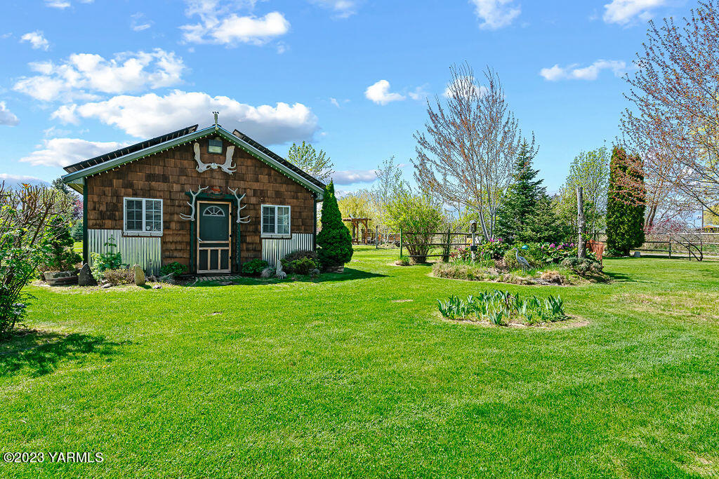15010 Fisk Road Yakima, WA 98908 - Photo 30 of 45 a view of a house with a big yard plants and large trees