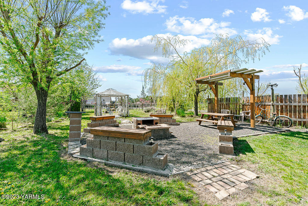 15010 Fisk Road Yakima, WA 98908 - Photo 32 of 45 a view of a patio with couches and table and chairs and potted plants