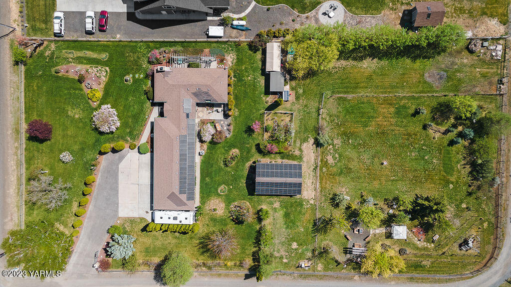15010 Fisk Road Yakima, WA 98908 - Photo 35 of 45 an aerial view of a residential houses with outdoor space