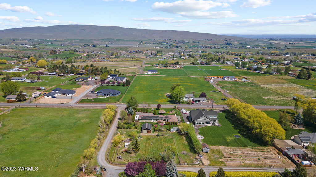 15010 Fisk Road Yakima, WA 98908 - Photo 36 of 45 an aerial view of a residential houses and outdoor space