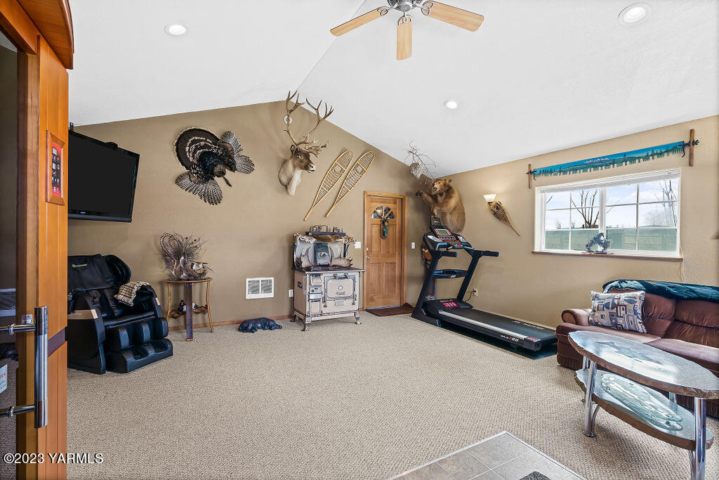 15010 Fisk Road Yakima, WA 98908 - Photo 42 of 45 a view of a room with gym equipment