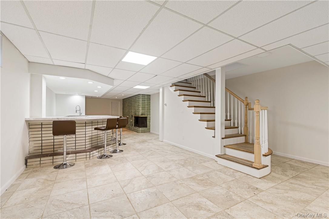5 Paddock Road Rye Brook, NY 10573 - Photo 17 of 23 wet bar w/ seating