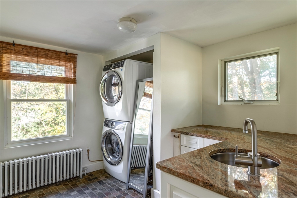 8 Old Essex Road Ipswich, MA 01938 - Photo 14 of 42 a view of kitchen and sink