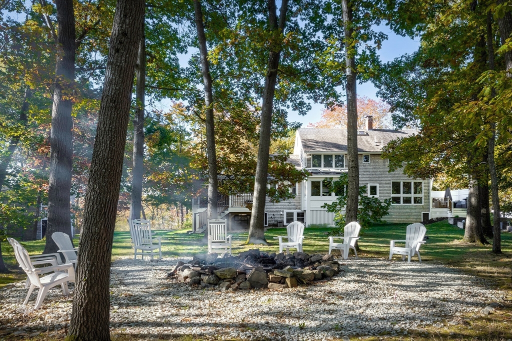 8 Old Essex Road Ipswich, MA 01938 - Photo 35 of 42 a front view of a house with a garden
