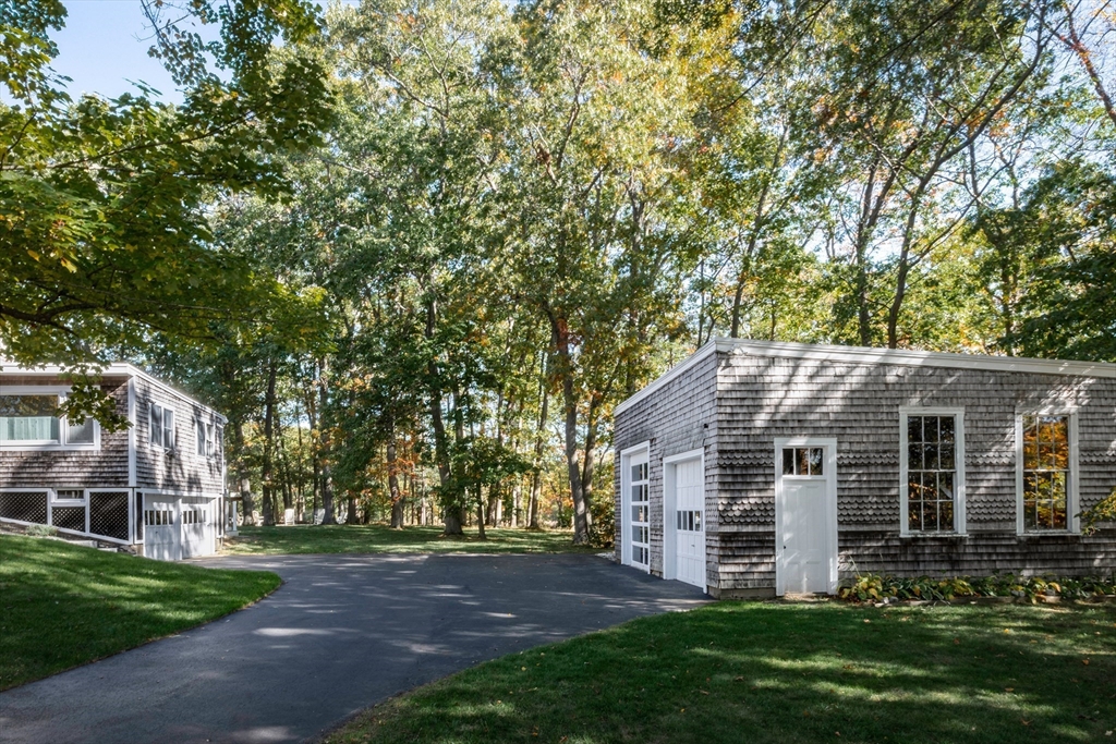 8 Old Essex Road Ipswich, MA 01938 - Photo 37 of 42 front view of a house with a yard