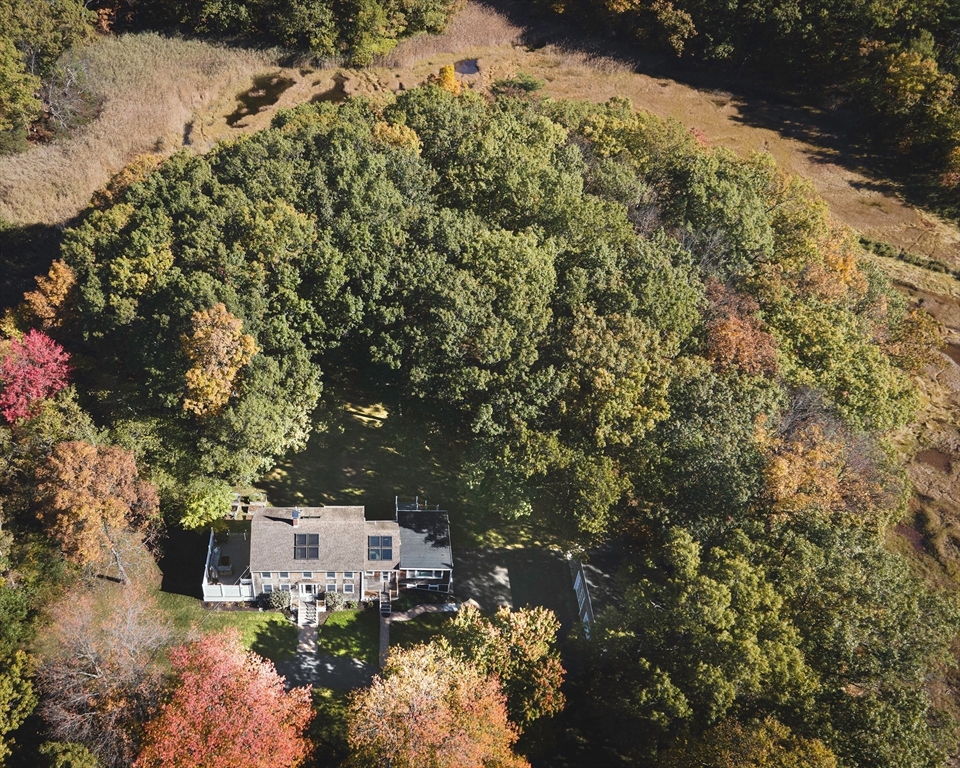 8 Old Essex Road Ipswich, MA 01938 - Photo 41 of 42 a view of a city with lush green forest