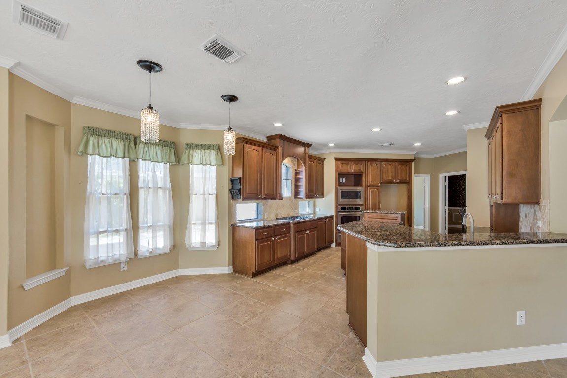 10410 Kilbride Way Court Spring, TX 77379 - Photo 13 of 49 Enjoy sitting at the breakfast table looking out the windows.
