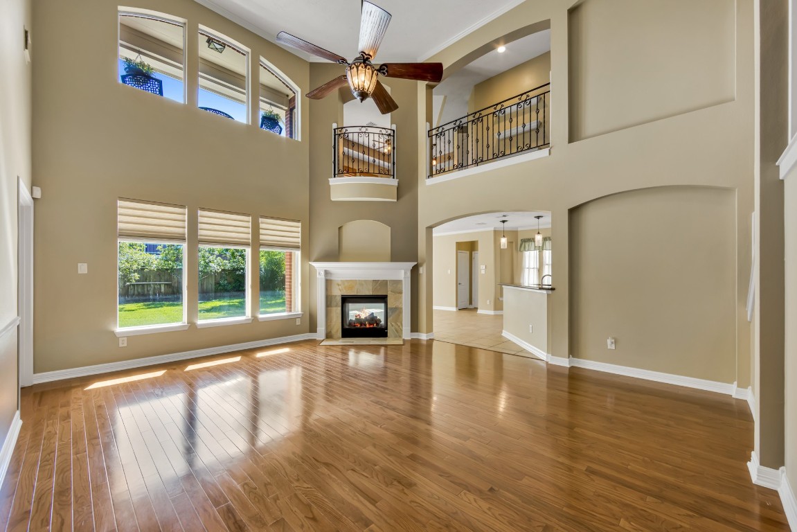 10410 Kilbride Way Court Spring, TX 77379 - Photo 15 of 49 Natural light is another beautiful feature of this stylish home!