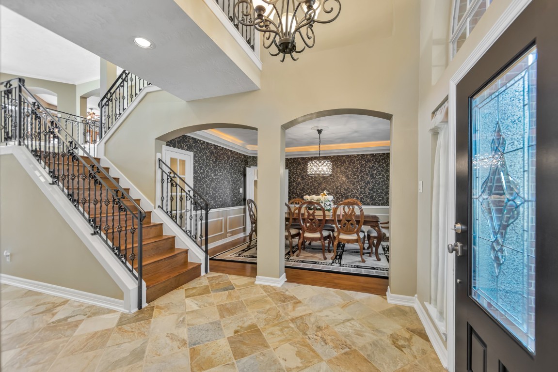 10410 Kilbride Way Court Spring, TX 77379 - Photo 3 of 49 Your guests will feel a warm welcome when they step into to this fabulous and pristine home!