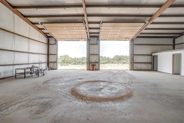 $575,000 | 1841 West Highway 199, Springtown, TX 76082