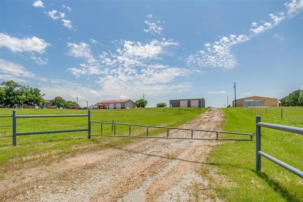 $575,000 | 1841 West Highway 199, Springtown, TX 76082