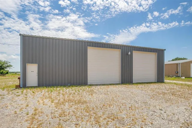 $575,000 | 1841 West Highway 199, Springtown, TX 76082