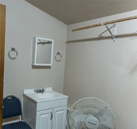 $1,150,000 | 600 North E Avenue, Kermit, TX 79745