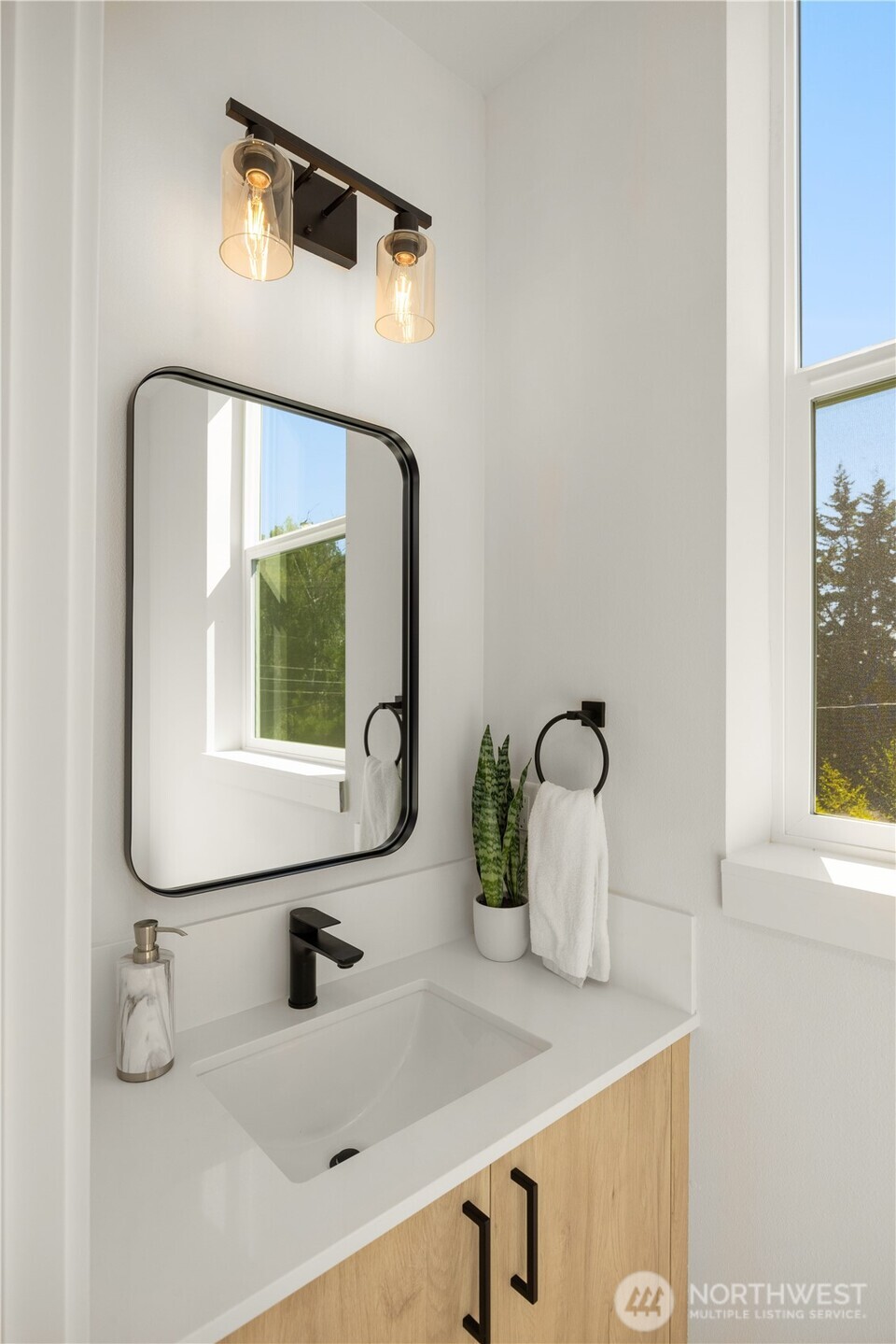 3852 Carr Place North Seattle, WA 98103 - Photo 19 of 25
