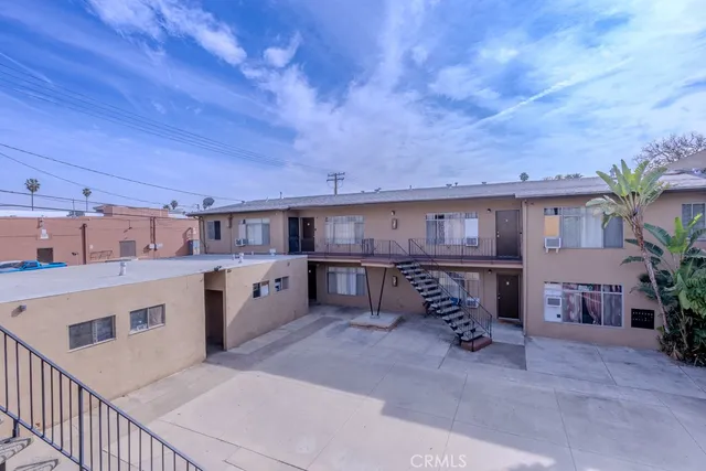 a view of a house with backyard and sitting area
