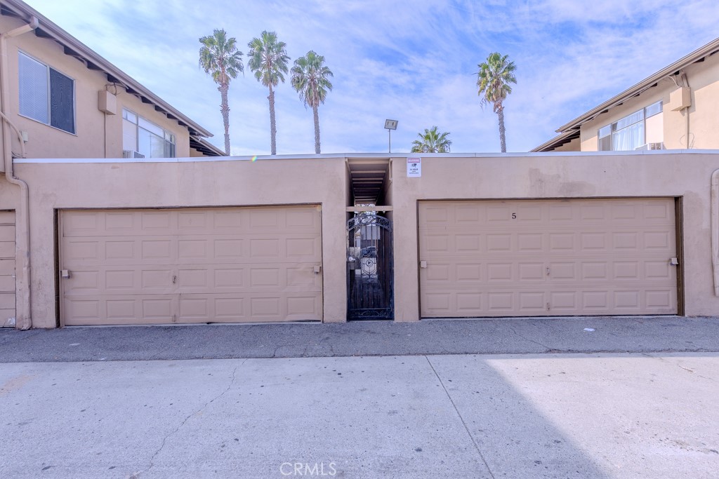 906 South Fann Street Anaheim, CA 92804 - Photo 22 of 27 front view of a house