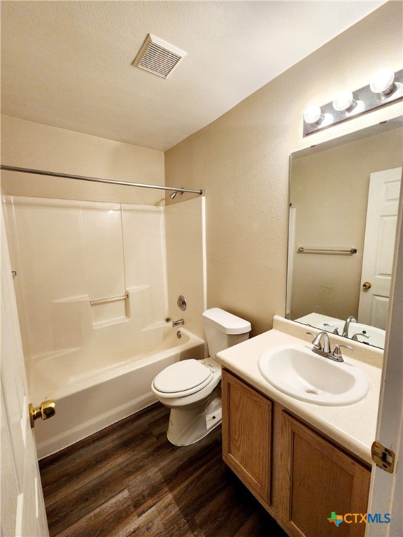 2003 Wright Way Killeen, TX 76543 - Photo 9 of 10 a bathroom with a sink mirror toilet and bathtub