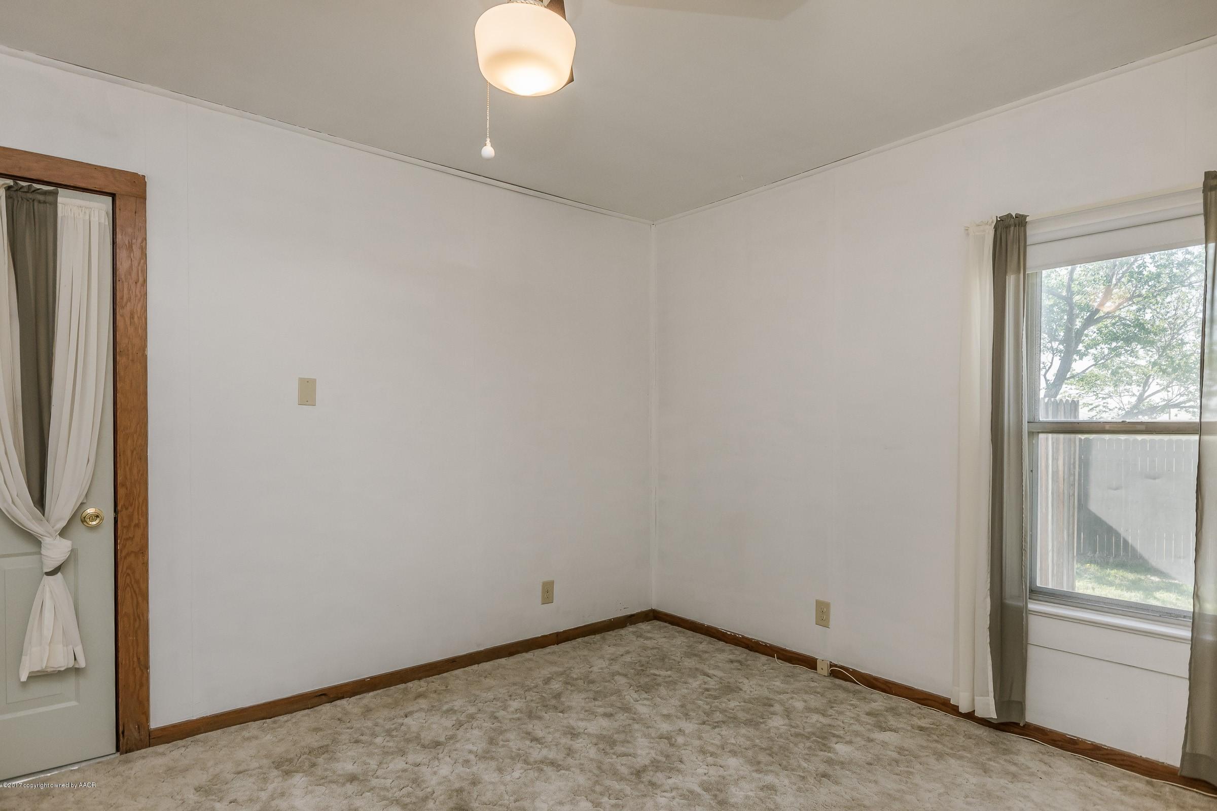 7116 River Road Amarillo, TX 79108 - Photo 12 of 22 012_2nd Bedroom_