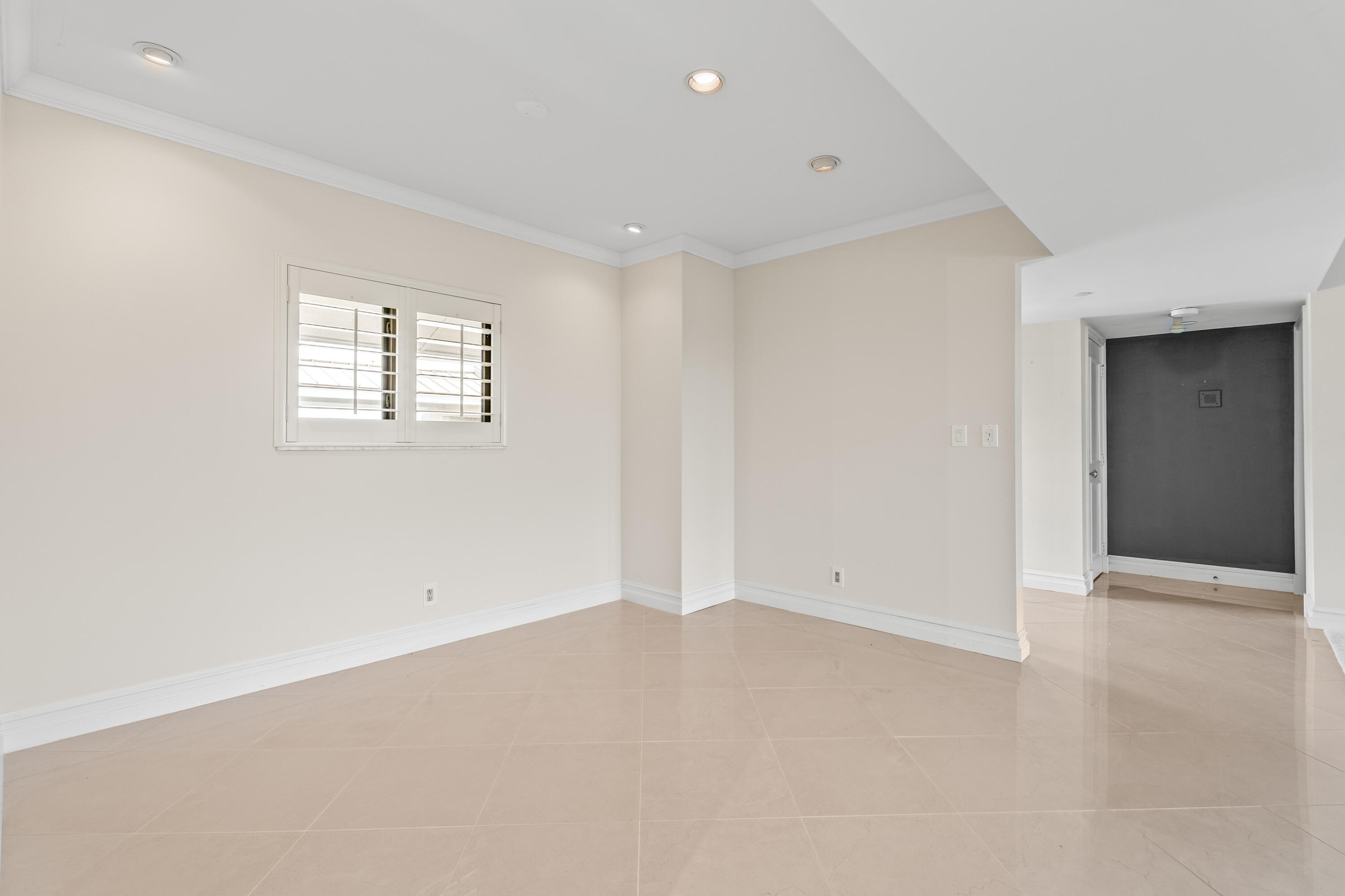 16940 Bay Street, Unit N504 Jupiter, FL 33477 - Photo 6 of 33 an empty room with windows