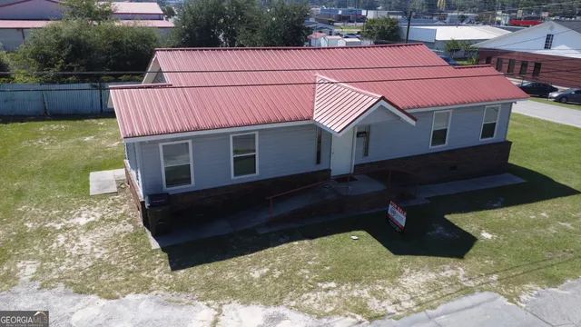 a view of a back yard of the house