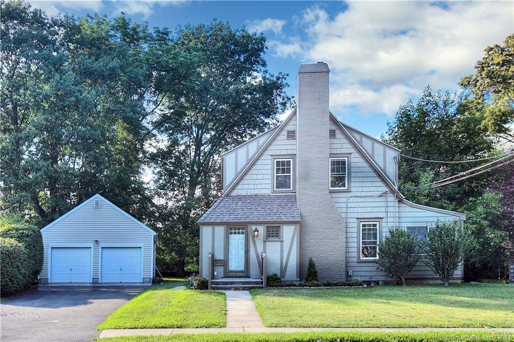 188 Ludlowe Road Fairfield, CT 06824 - Photo 1 of 1 a front view of a house with garden