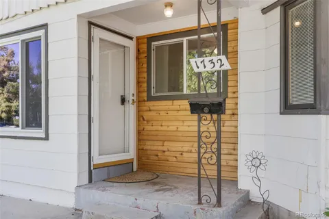 a view of entrance to house