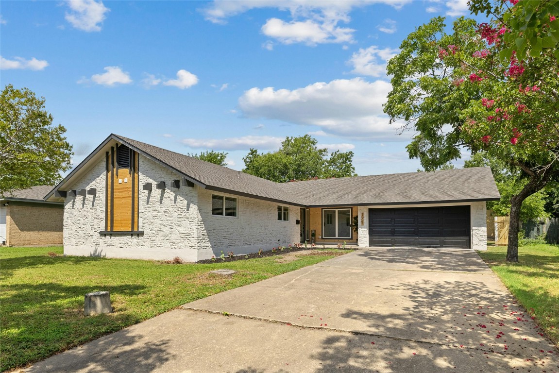 9004 West Pointer Ln  